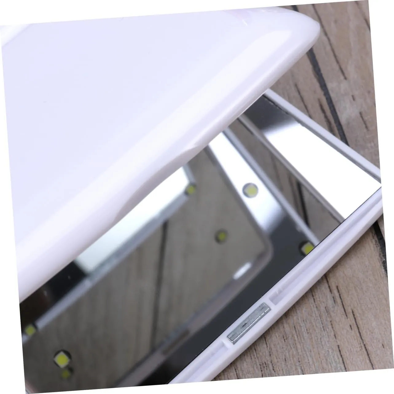 DOITOOL 3pcs Led Lighted Makeup Mirror 330° Rotation Portable Compact 8-led Led Folding Mirror for Travel Home Use Bright Reflection White
