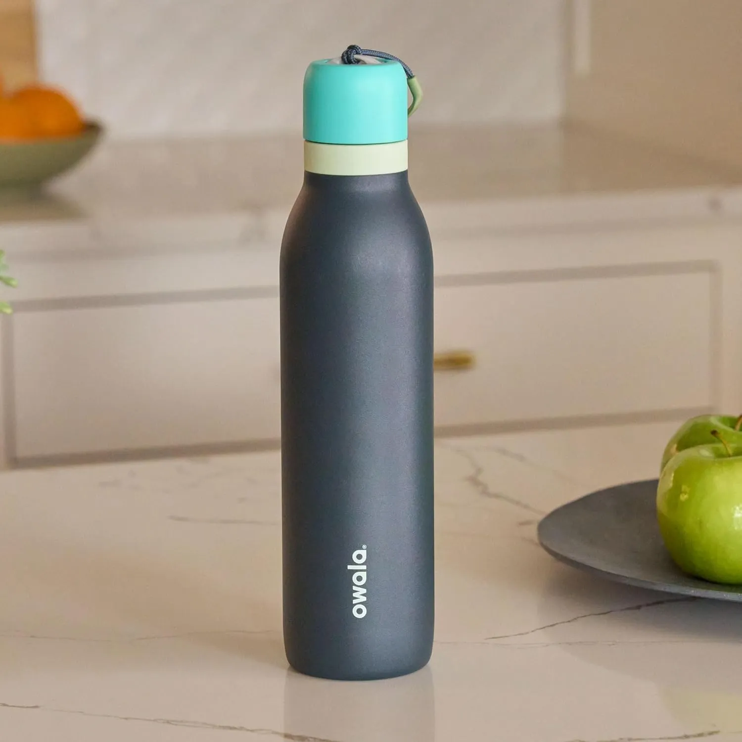 FreeSip Twist Insulated Stainless Steel Water Bottle with Straw for Sports and Travel, BPA-Free, 18-oz, Blue/Grey (Foggy Tide)