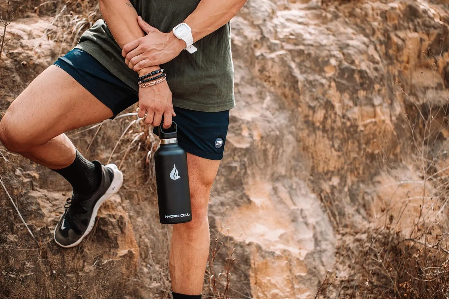 HYDRO CELL Stainless Steel Water Bottle with Straw & 2 Standard Mouth Lids (32oz 24oz 20oz 16oz) Keeps Liquids Hot or Cold w/Double Wall Vacuum Insulated Leak Proof Sport Design (Black 32oz)