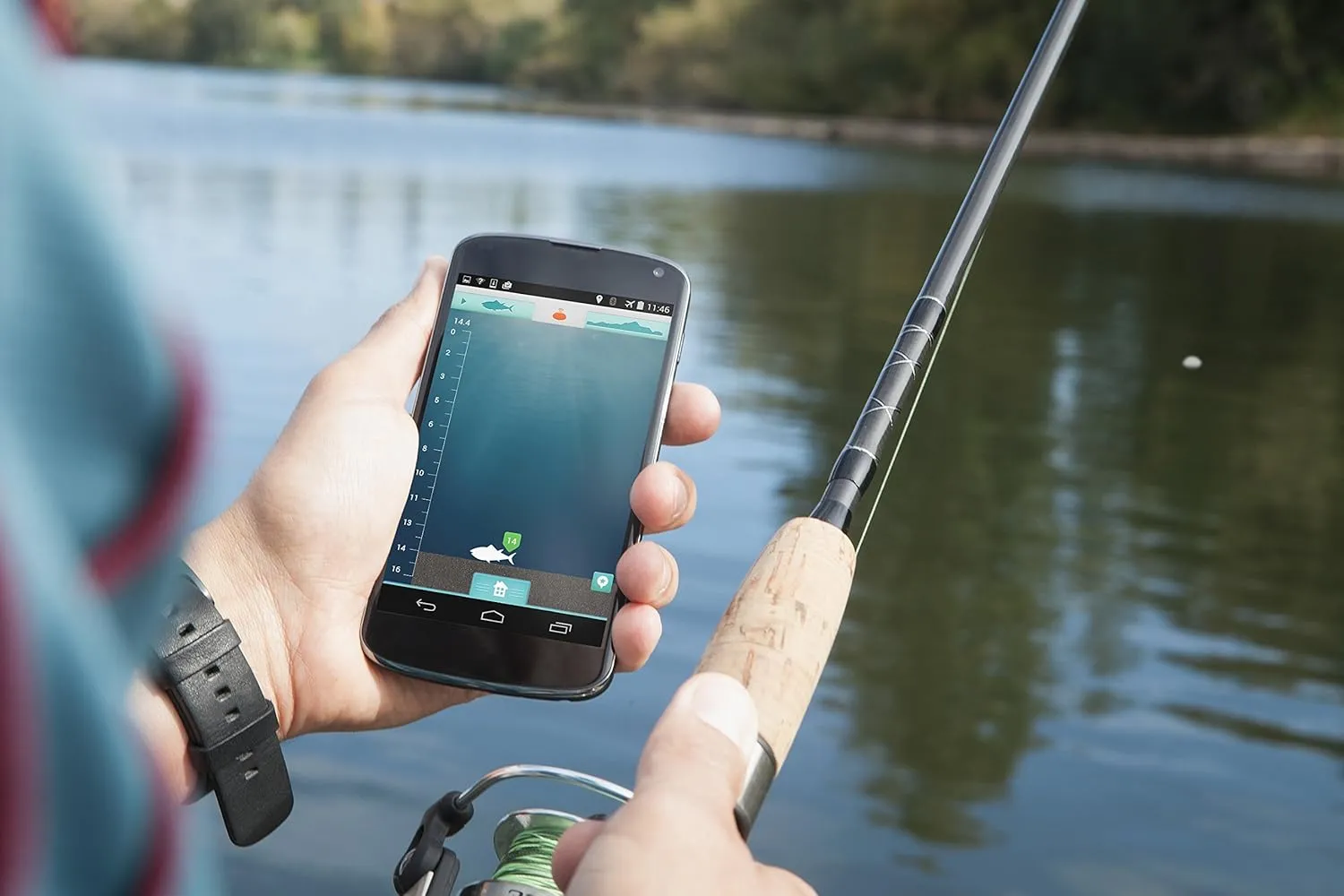 iBobber portable wireless bluetooth fish finder depth finder with depth range of 135 feet 10  hrs battery life with IOS & Android App Wireless and Watch App