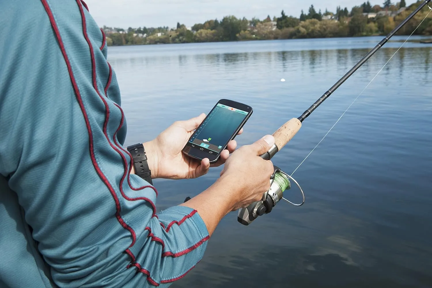 iBobber portable wireless bluetooth fish finder depth finder with depth range of 135 feet 10  hrs battery life with IOS & Android App Wireless and Watch App