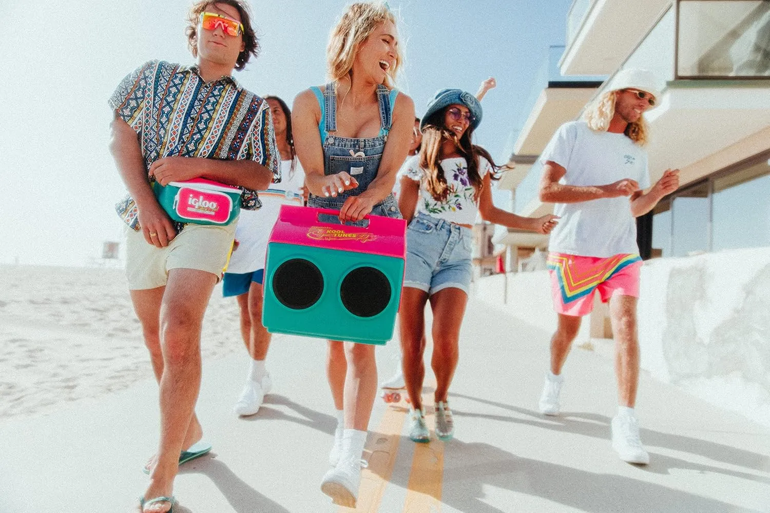 Igloo Kool Tunes Retro Bluetooth Boombox Cooler, 14 Qt Playmate Cooler with Speakers