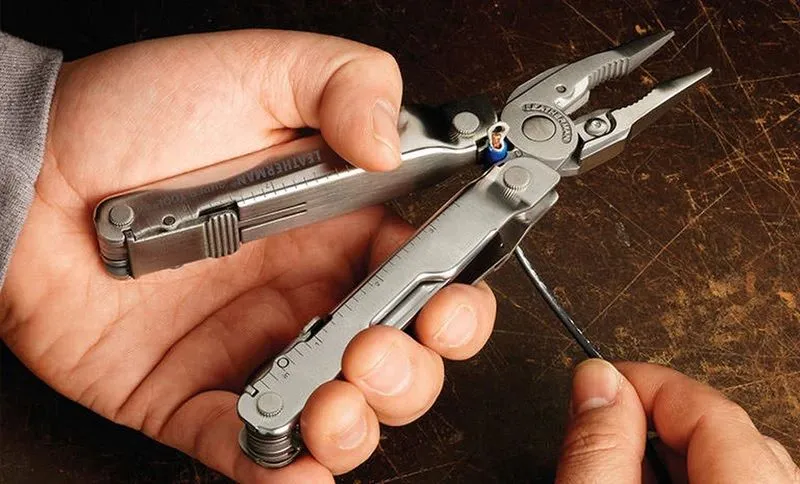 KNIFE LEATHERMAN SUPER TOOL 300 19 TOOLS - STAINLESS