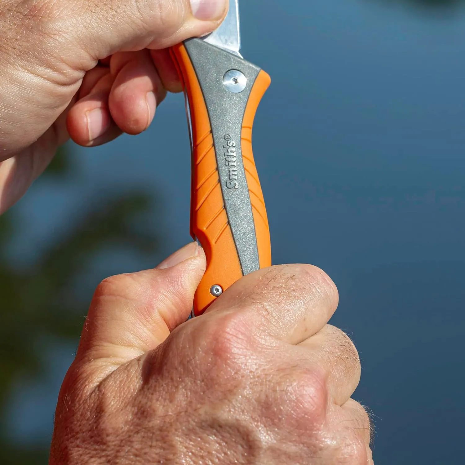 Smith’s RegalRiver 4-Inch Folding Flex Fillet Knife – Green – Stainless Steel Locking Blade – Pocket Knife – Fisherman Accessory – Carabiner – Portable – Fish Cleaning & Deboning