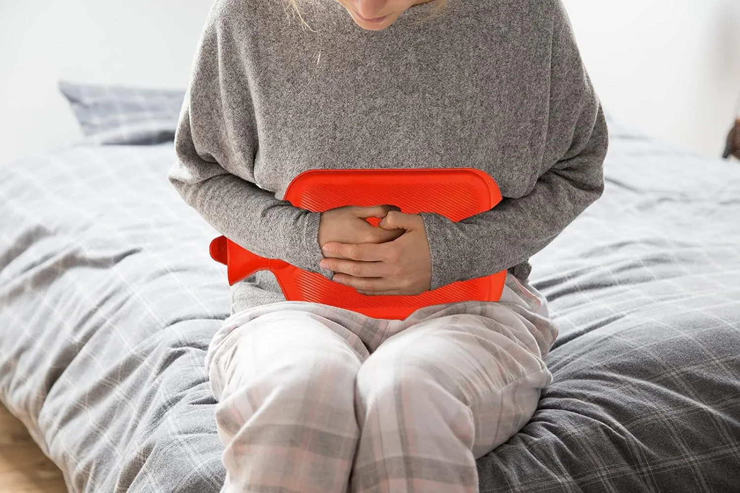 SteadMax [2 Pack] Hot Water Bottles, 2L (68oz) Natural Rubber -BPA Free- Durable Large Hot Water Bag for Hot Compress and Heat Therapy, Pain Relief Heating Pad, (Red & Blue)