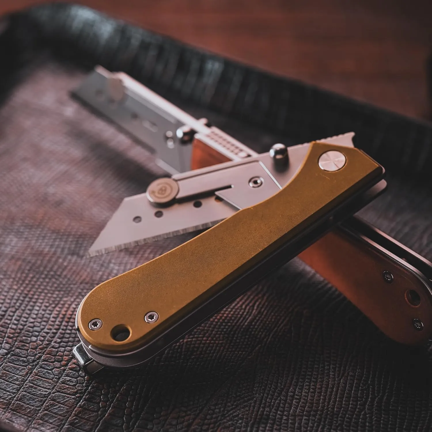 U23 Kumpanter Folding Utility Knife - Versatile EDC Knife with Quick-Release Blade, Compact Foldable Pocket Utility Knives - Brass